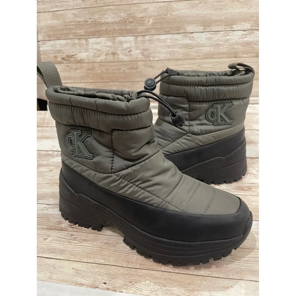 Calvin Klein Nelsa Womens Olive Green Puffer Lug Sole Platform Boots 6.5 NEW‎